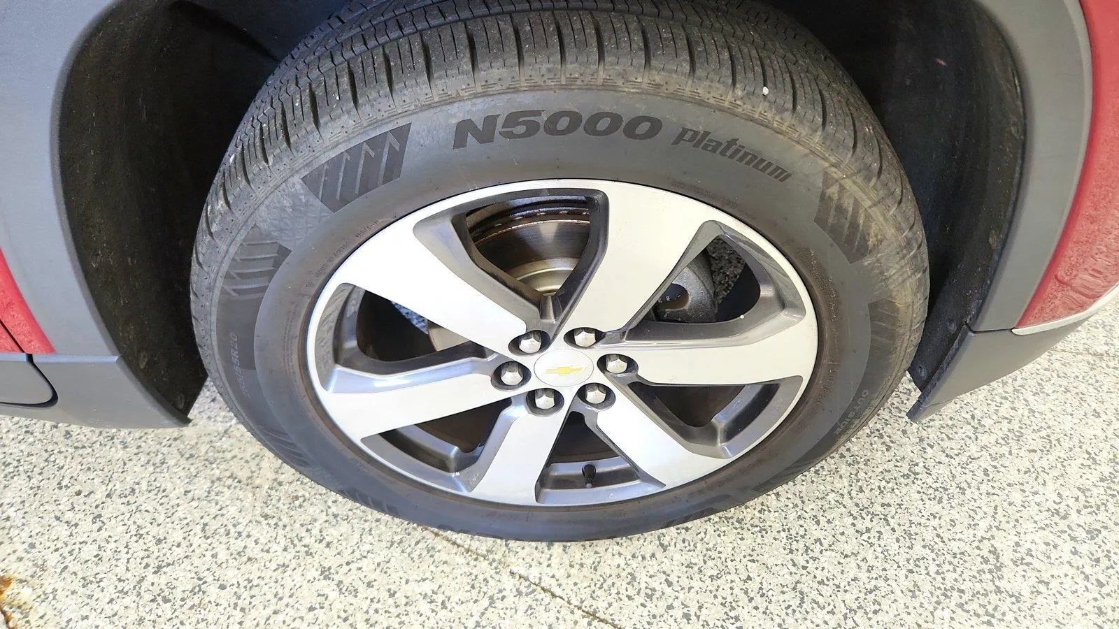 Used 2019 Chevrolet Traverse LT w/ LT Premium Package AWD/4WD image 32