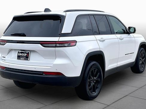 Used 2025 Jeep Grand Cherokee Altitude image 13