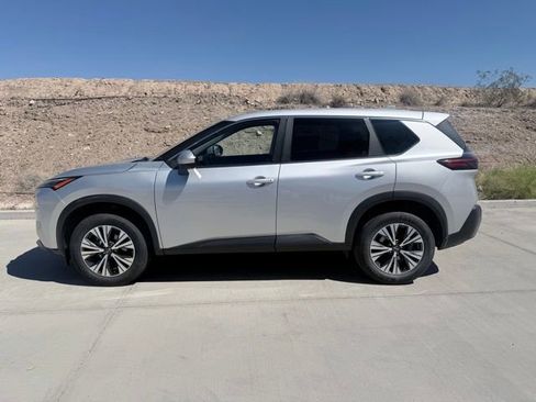 Used 2023 Nissan Rogue SV image 5