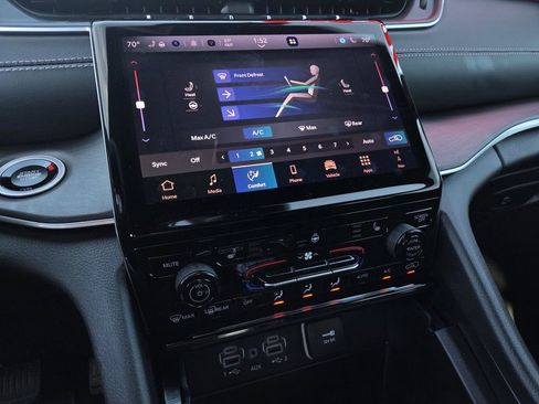 New 2025 Jeep Grand Cherokee Limited w/ Black Appearance Package image 7