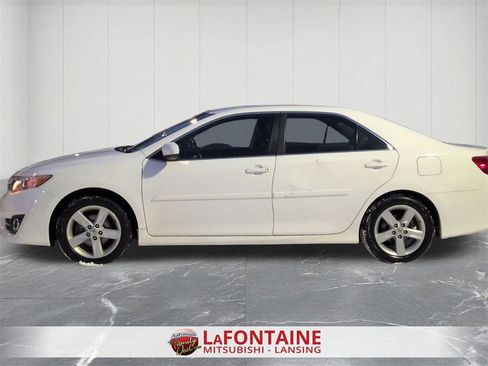 Used 2013 Toyota Camry SE image 2