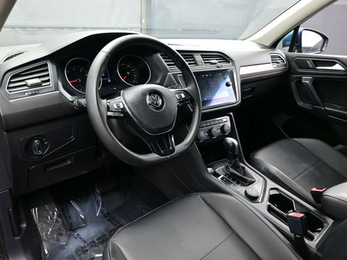 Used 2020 Volkswagen Tiguan SE image 11