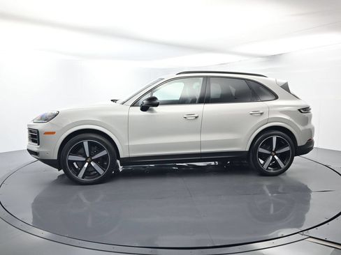 Certified 2025 Porsche Cayenne AWD/4WD image 2