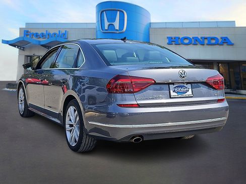Used 2018 Volkswagen Passat 2.0T SEL Premium image 4