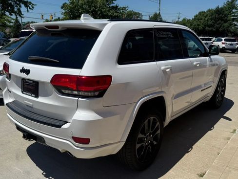 Used 2017 Jeep Grand Cherokee Altitude AWD/4WD image 3