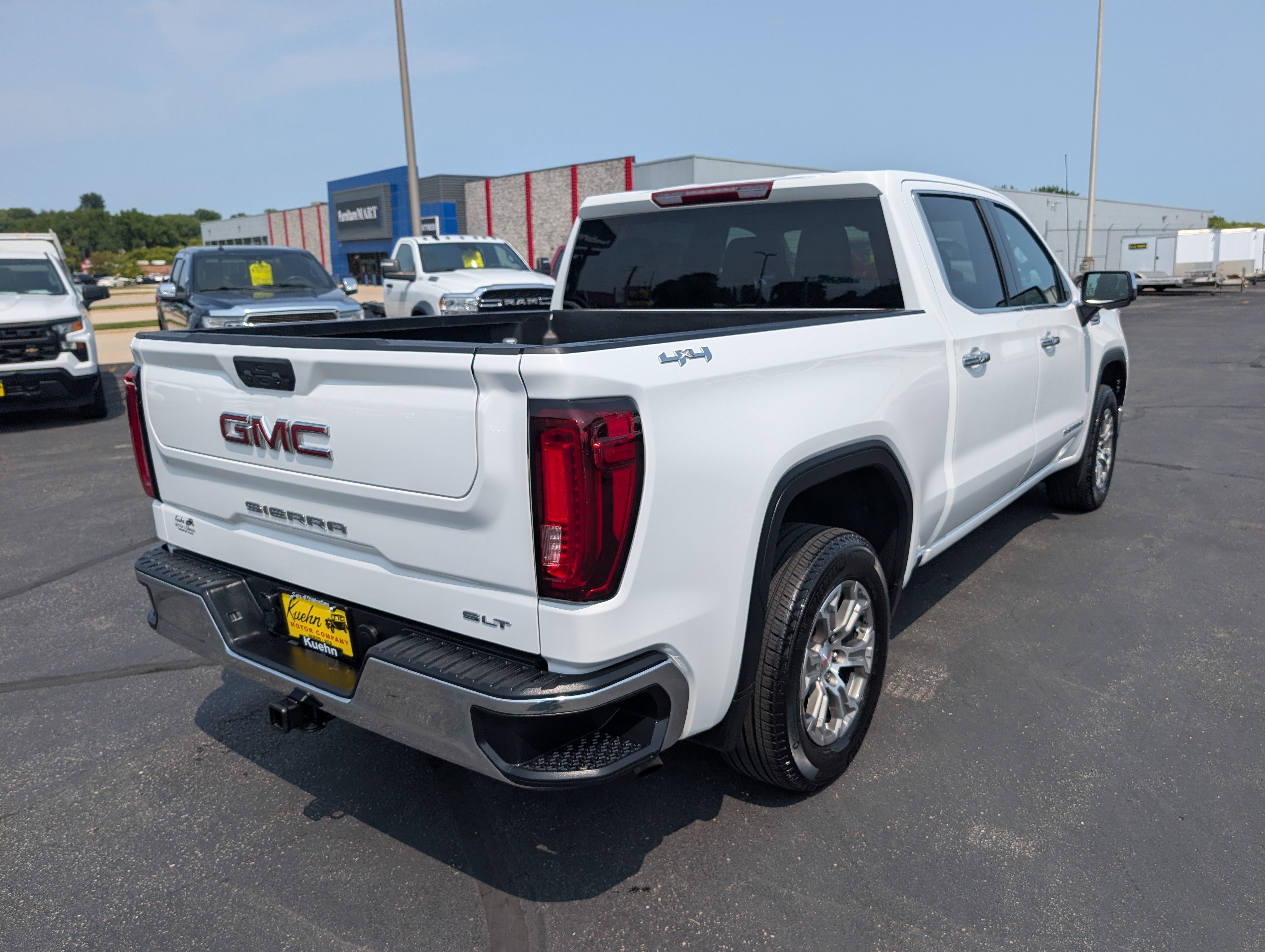 Used 2025 GMC Sierra 1500 SLT AWD/4WD image 8