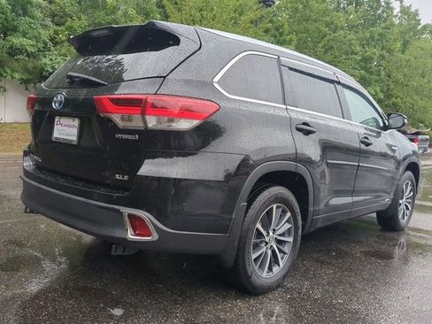 Used 2017 Toyota Highlander XLE AWD/4WD image 4