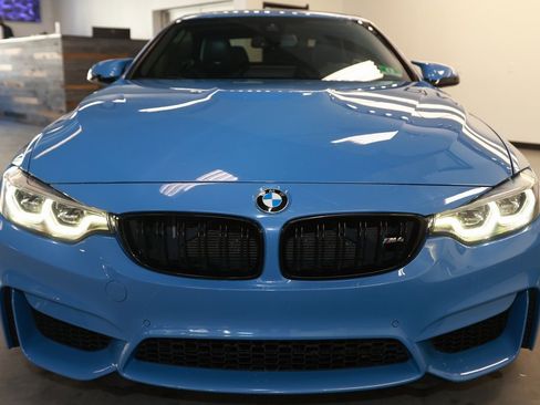 Used 2018 BMW M4 Convertible image 2
