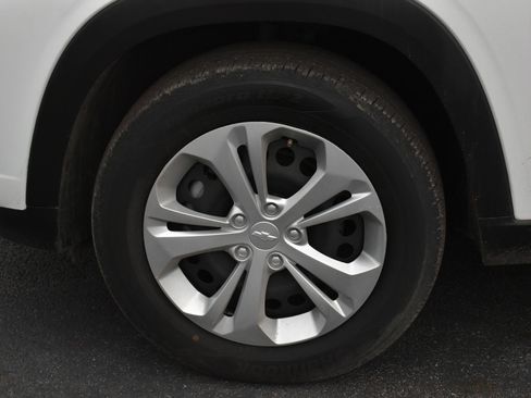 Used 2025 Chevrolet Trax LS image 10