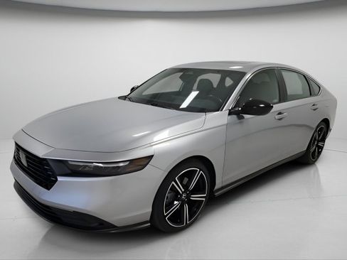 Used 2024 Honda Accord Sport image 3