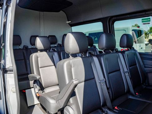 Used 2024 Mercedes-Benz Sprinter 2500 image 11