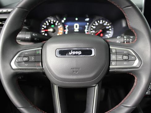Used 2025 Jeep Compass Trailhawk AWD/4WD image 11