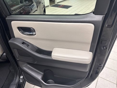 Used 2025 Nissan Frontier SV image 21