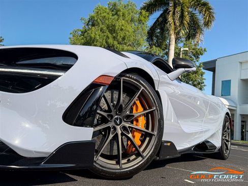 Used 2021 McLaren 765LT RWD image 13