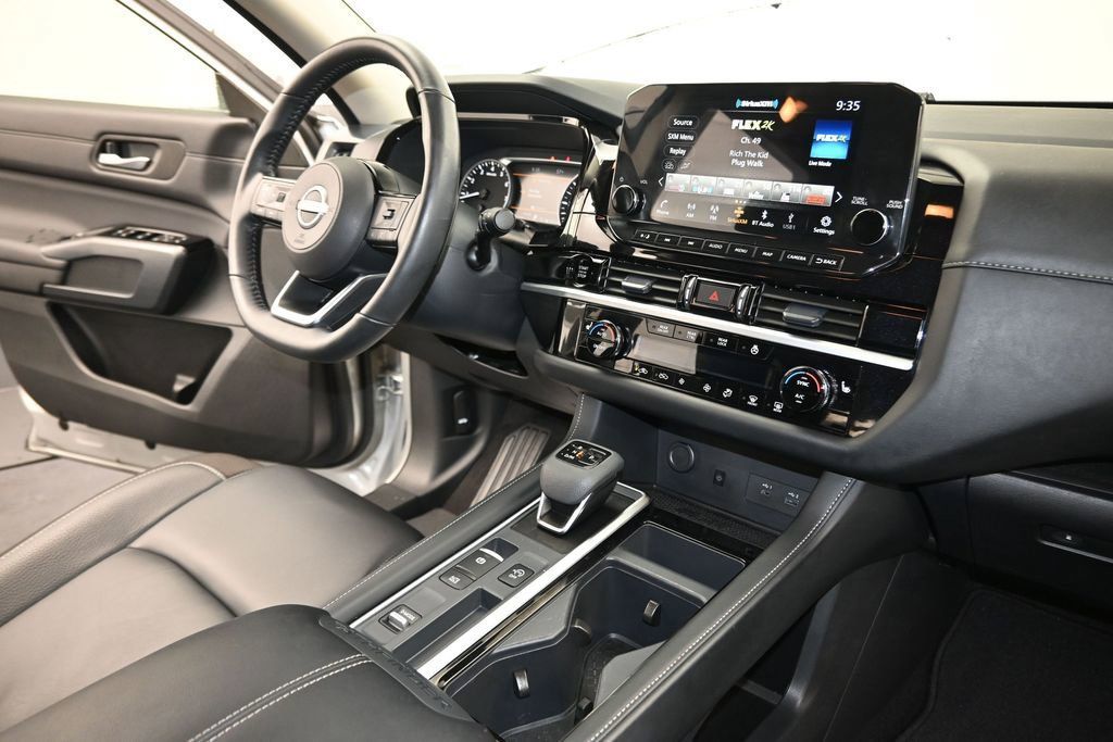 Certified 2025 Nissan Pathfinder SL FWD image 26