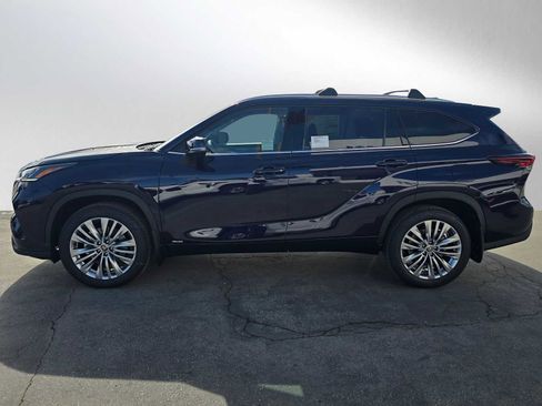 New 2026 Toyota Highlander Platinum image 6