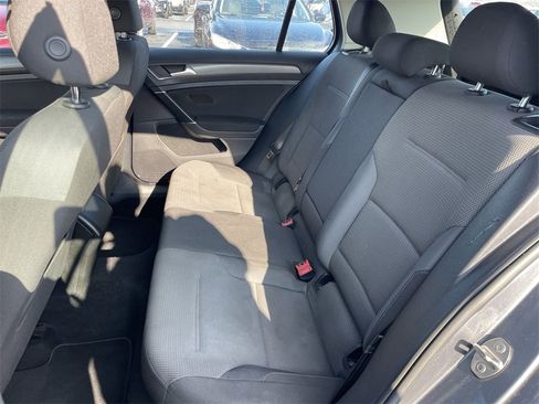 Used 2019 Volkswagen Golf S image 21