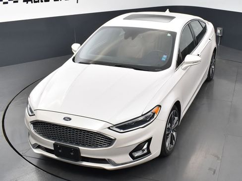 Used 2019 Ford Fusion Titanium image 9