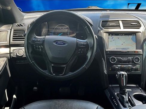 Used 2018 Ford Explorer XLT w/ Equipment Group 202A image 5