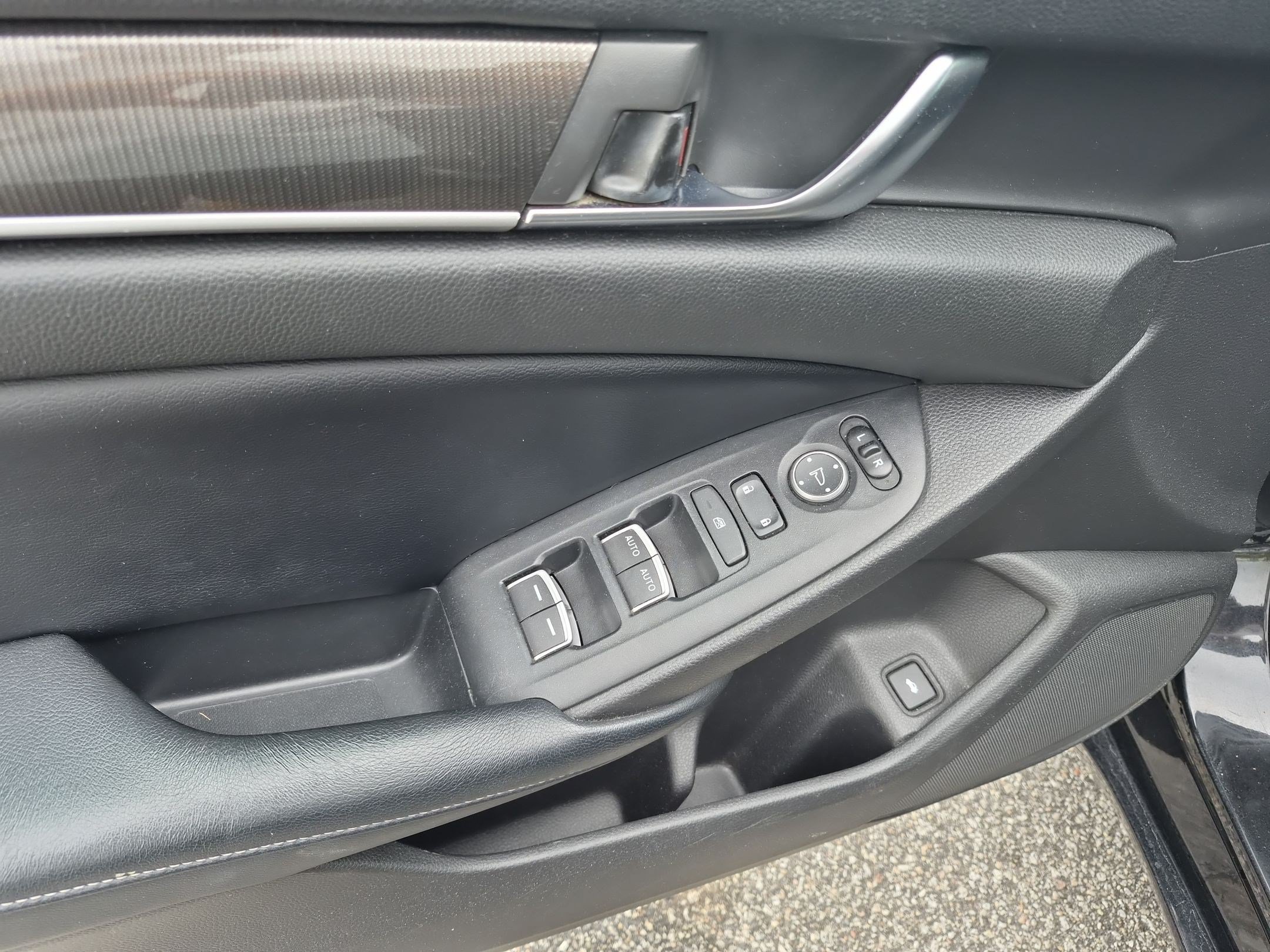 Used 2018 Honda Accord Sport image 14