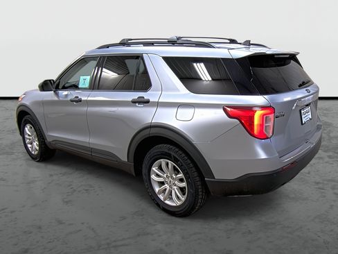 Used 2021 Ford Explorer 4WD image 2