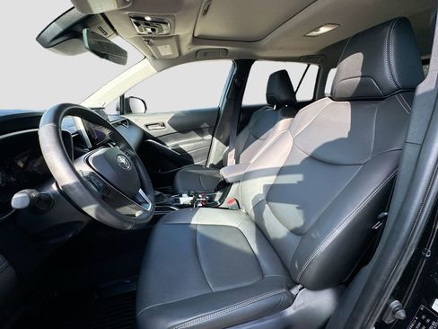 Used 2024 Toyota Corolla Cross XLE w/ Convenience Package image 18