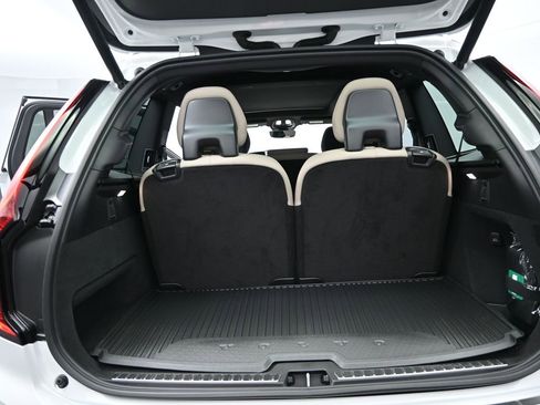 New 2026 Volvo XC90 T8 Plus w/ Protection Package Premier image 17
