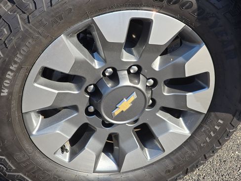 Used 2025 Chevrolet Silverado 2500 Custom w/ Custom Value Package AWD/4WD image 17