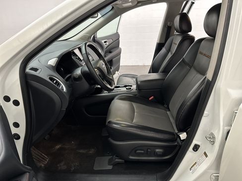 Used 2020 Nissan Pathfinder SL image 17