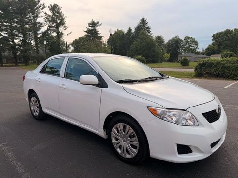 Used 2010 Toyota Corolla LE FWD image 4