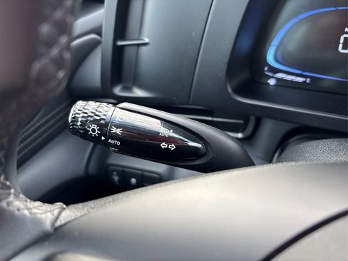 Certified 2025 Hyundai Elantra Sport image 25