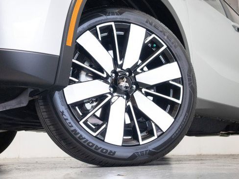 New 2025 Mitsubishi Outlander SE image 3