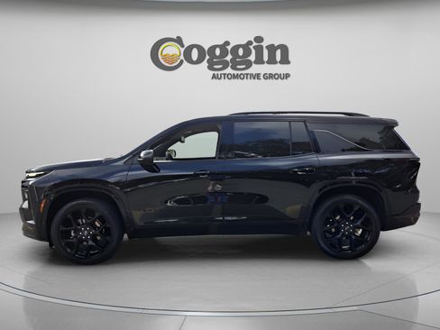 Used 2024 Chevrolet Traverse RS FWD image 2