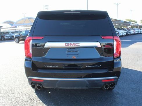 Used 2023 GMC Yukon Denali w/ Denali Reserve Package image 4