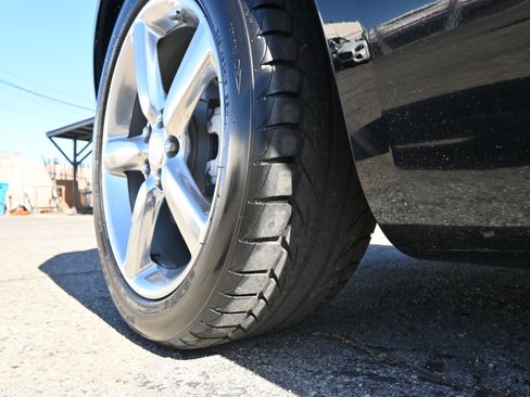 Used 2009 Pontiac Solstice GXP w/ Premium Package RWD image 17