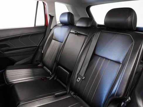 Used 2022 Volkswagen Tiguan SE image 18