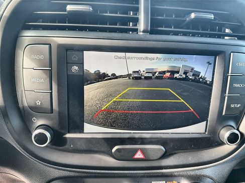 Used 2025 Kia Soul LX w/ LX Technology Package FWD image 19