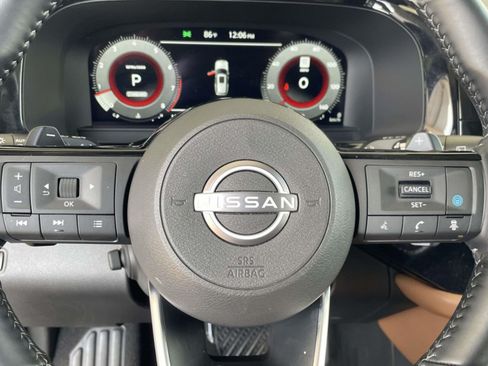 Used 2025 Nissan Pathfinder Platinum FWD image 27