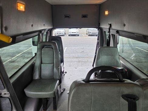 Used 2009 Ford E-350 and Econoline 350 Extended Super Duty RWD image 24
