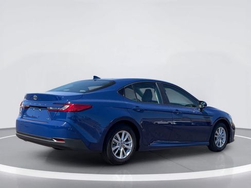 Used 2026 Toyota Camry LE w/ Convenience Package FWD image 4
