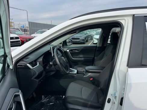 Used 2025 Toyota RAV4 XLE image 27