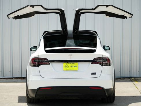 Used 2022 Tesla Model X image 54