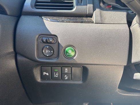 Used 2018 Honda Pilot Touring image 11