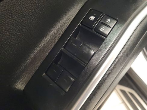 Used 2023 Toyota Highlander XLE image 21