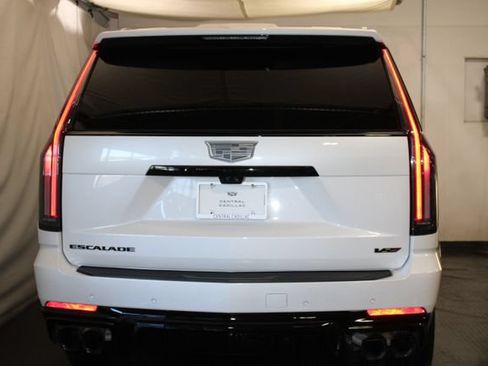 Used 2025 Cadillac Escalade V AWD/4WD image 6