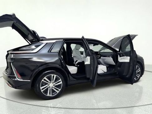 Used 2025 Cadillac Lyriq Luxury AWD/4WD image 19