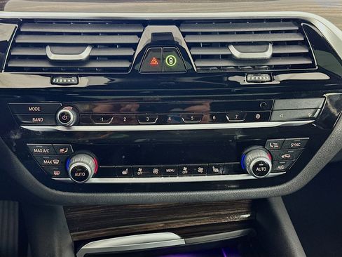 Used 2023 BMW 530i w/ Premium Package image 24