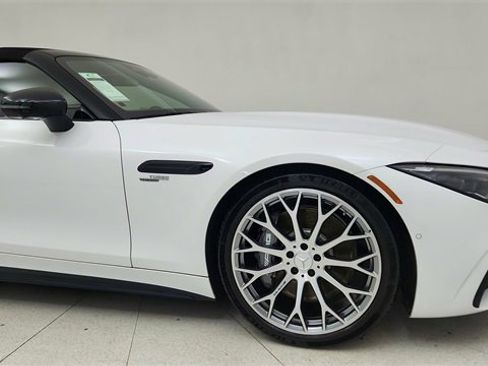 Used 2025 Mercedes-Benz SL 43 AMG w/ Driver Assistance Package image 8