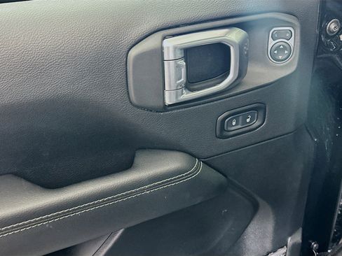 Used 2023 Jeep Wrangler Sahara AWD/4WD image 15