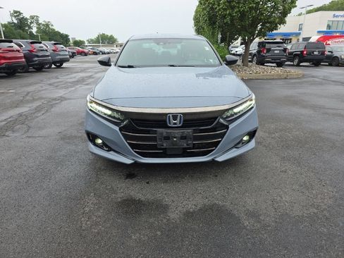 Used 2022 Honda Accord Sport image 2